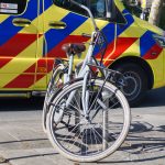 Fietser gewond bij verkeersongeval op Laan 1940-1945 in Maassluis