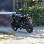 Ongeval tussen motorrijder en auto op Willem Weltevredenlaan in Maassluis