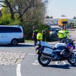 Voetganger gewond na aanrijding met vrachtwagen op Maasdijk